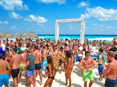 Cancun-Oasis-Cancun-Diversion-en-la-playa-2